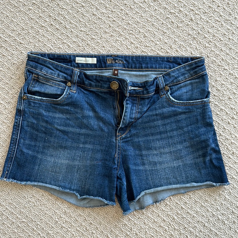 Kut From the Kloth size 10 Gidget Fray Short